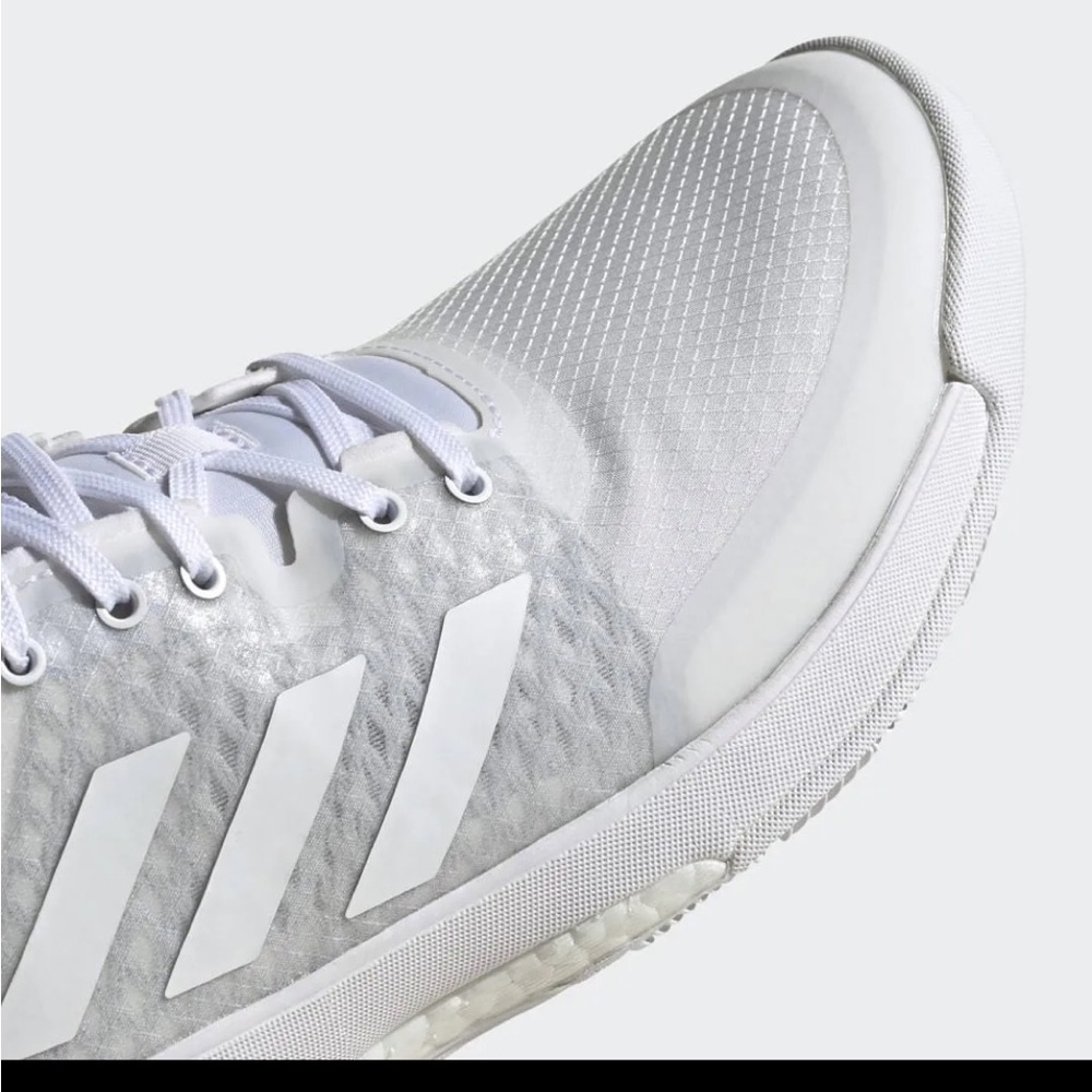Women’s crazy flight, Adidas size 8. Brand new never been worn still in the box.